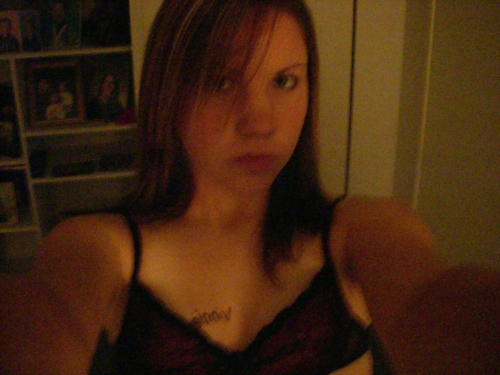25P Jill shows her underwear