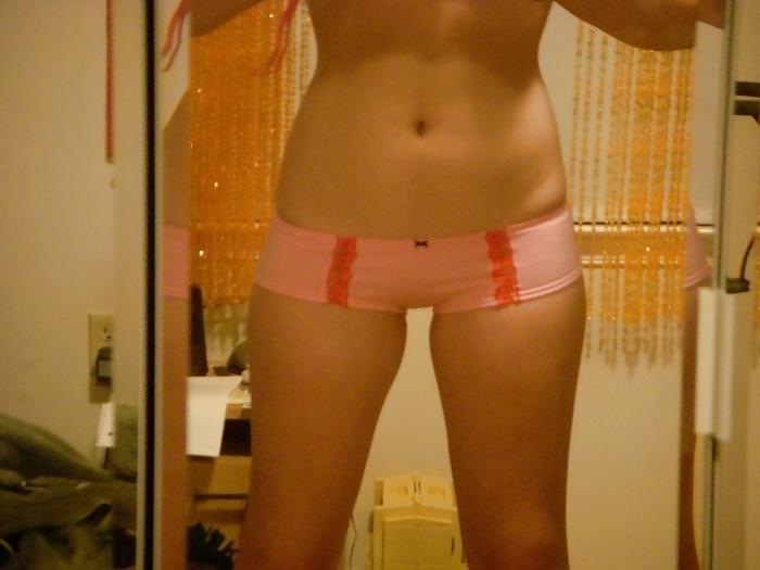 25P Jill shows her underwear