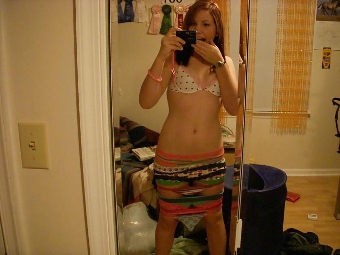 25P Jill shows her underwear