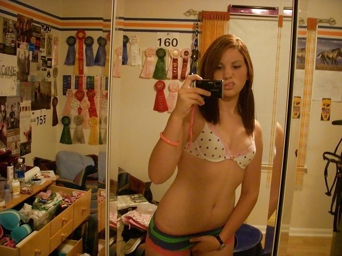25P Jill shows her underwear