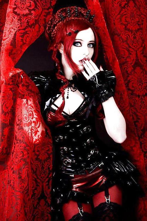 25P Goth latex life .... 