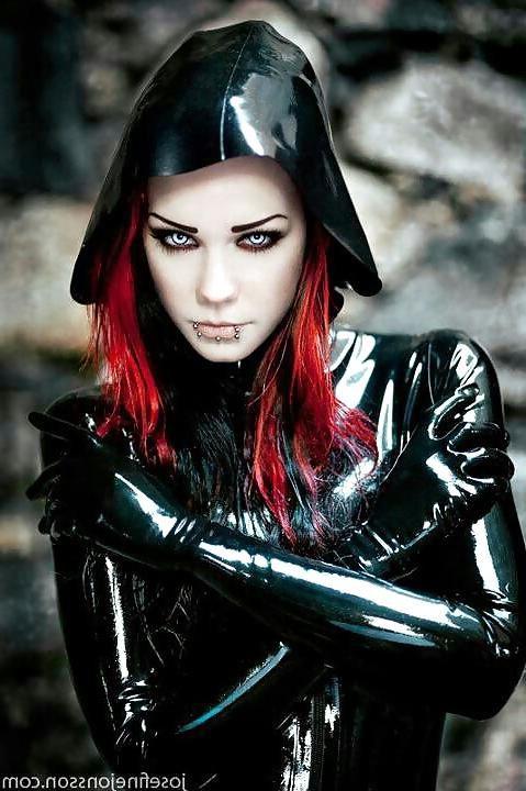 25P Goth latex life .... 