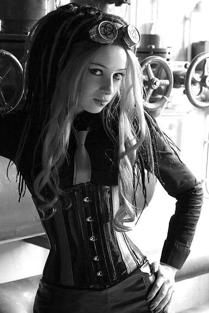 25P Goth latex life .... 