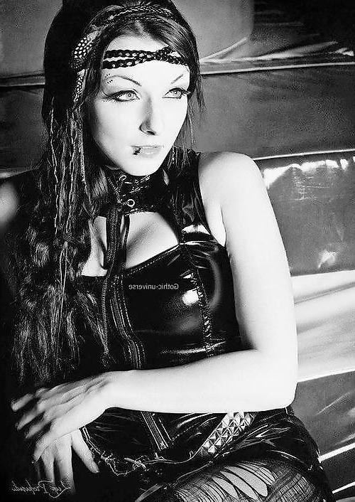 25P Goth latex life .... 
