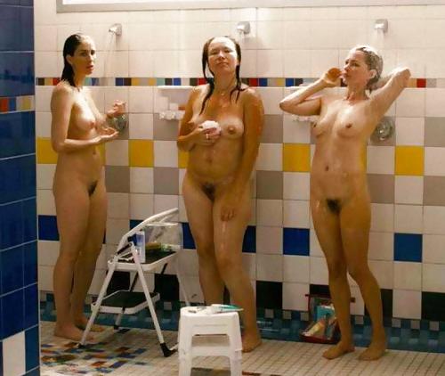 19P Girls Under Shower