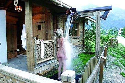 19P Girls Under Shower