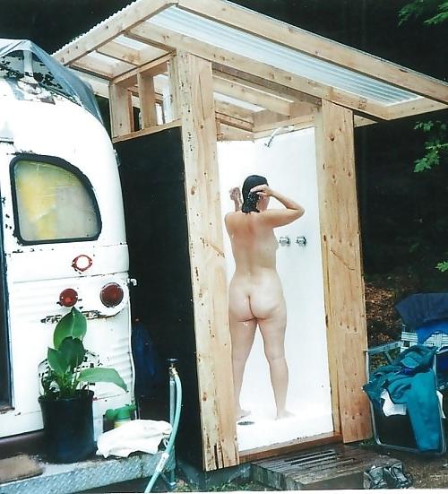 19P Girls Under Shower