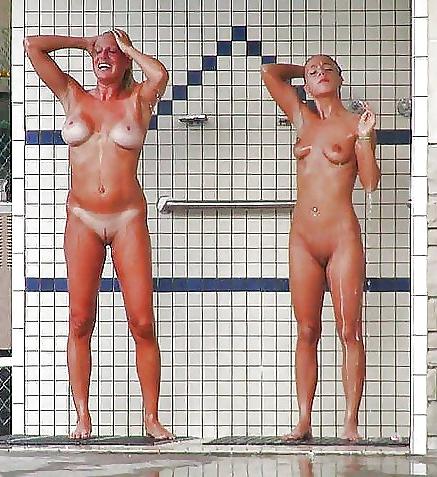 18P Girls Under Shower Set 2