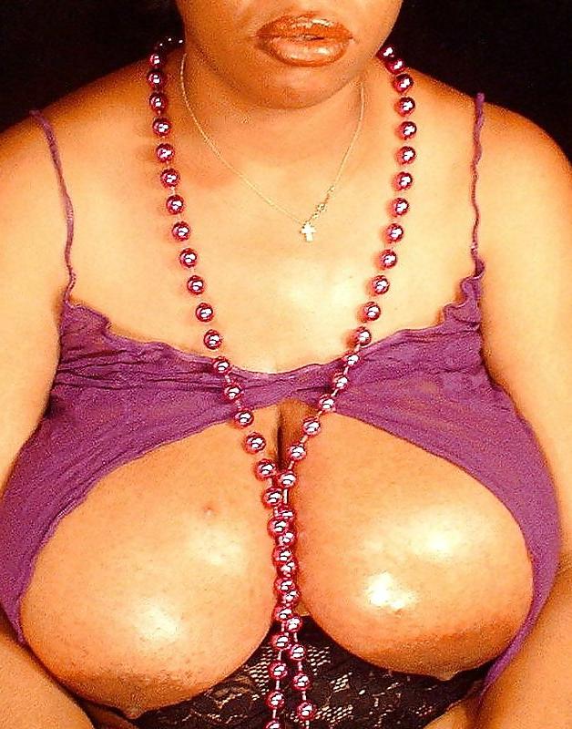 25P BIG BLACK TITTIES & TIGHT PURPLE TOP!!