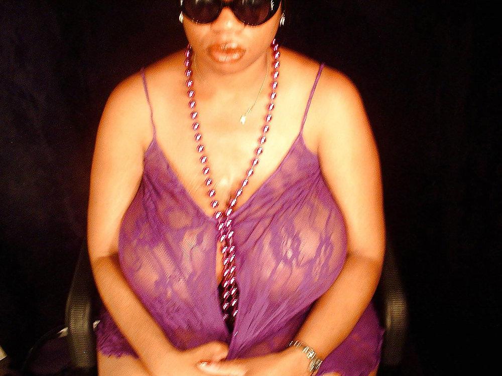 25P BIG BLACK TITTIES & TIGHT PURPLE TOP!!