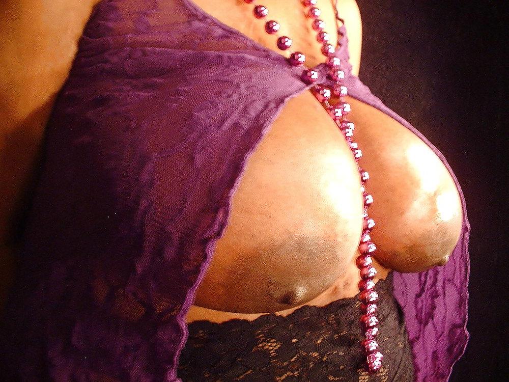 25P BIG BLACK TITTIES & TIGHT PURPLE TOP!!