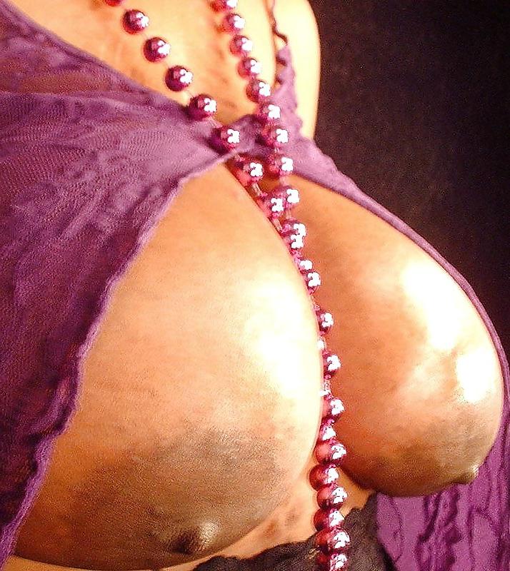 25P BIG BLACK TITTIES & TIGHT PURPLE TOP!!