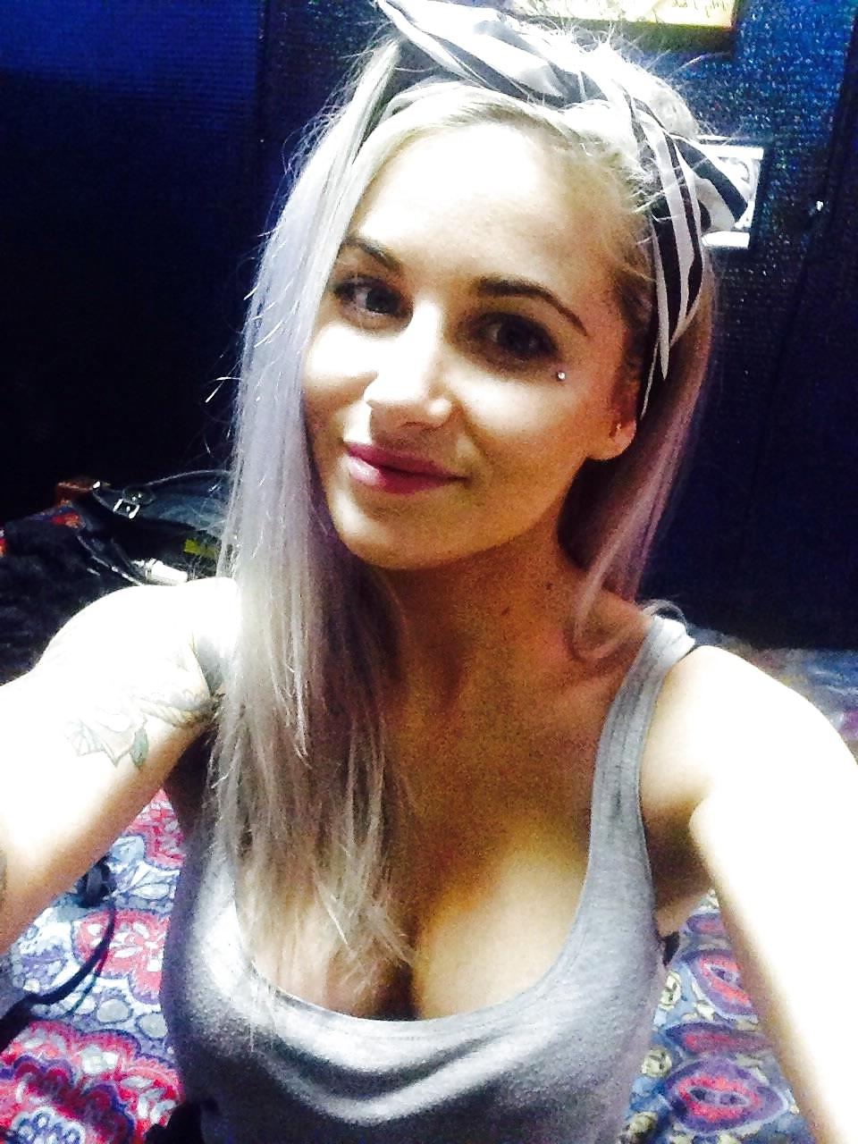 25P Teen Cleavage