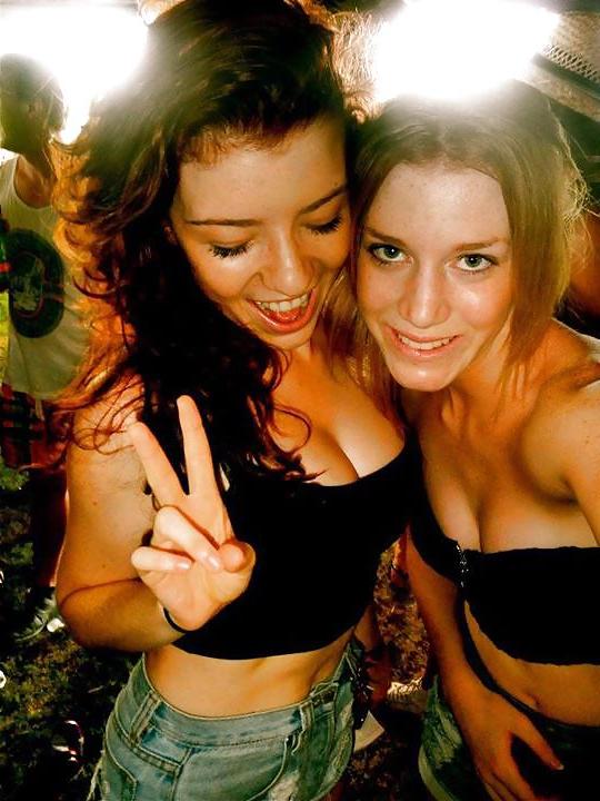 25P Teen Cleavage