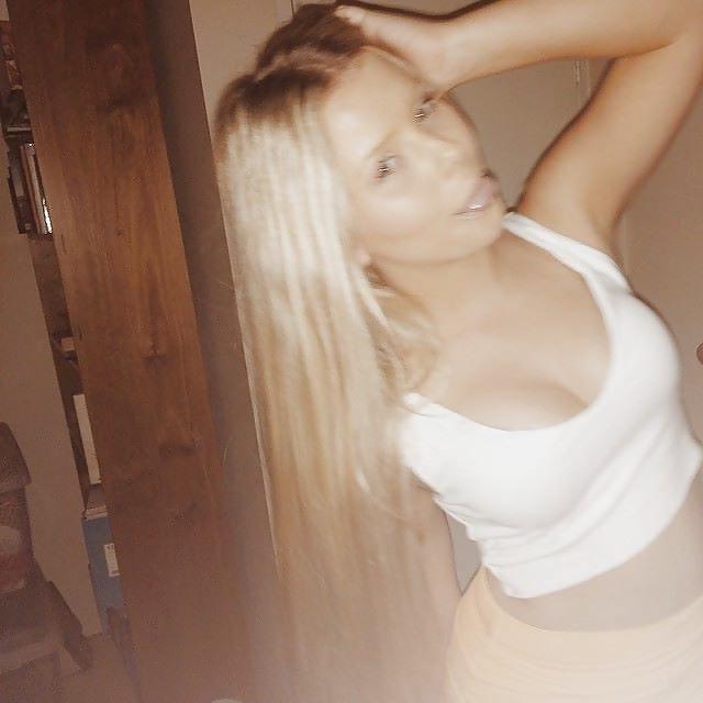 25P Teen Cleavage