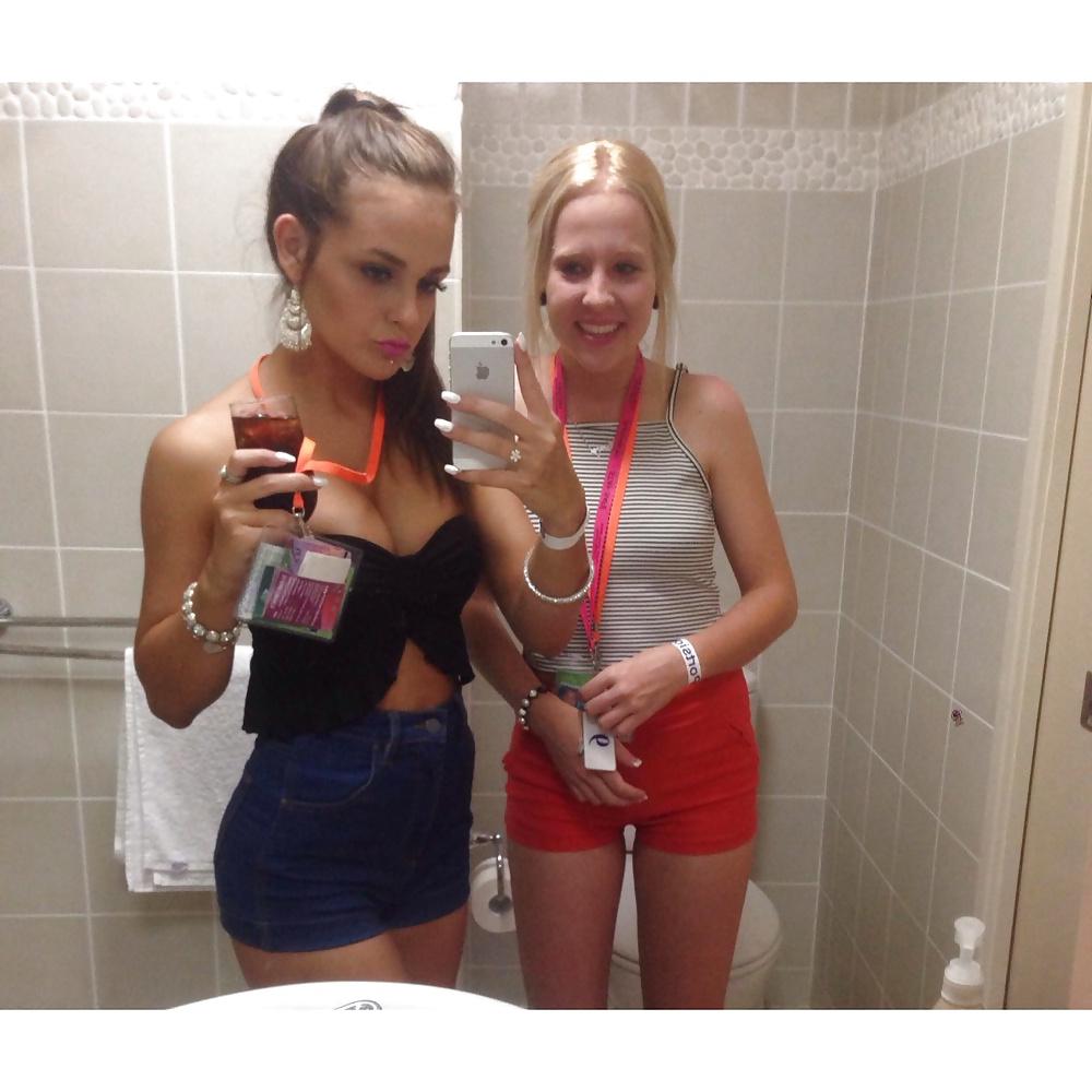 25P Teen Cleavage