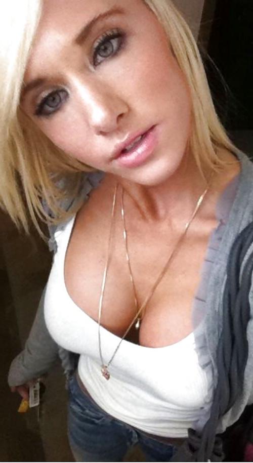 25P Amateur Tits and Cleavage 2