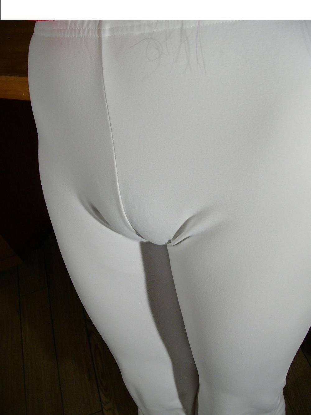 20P Asian teen in tights toe and mound