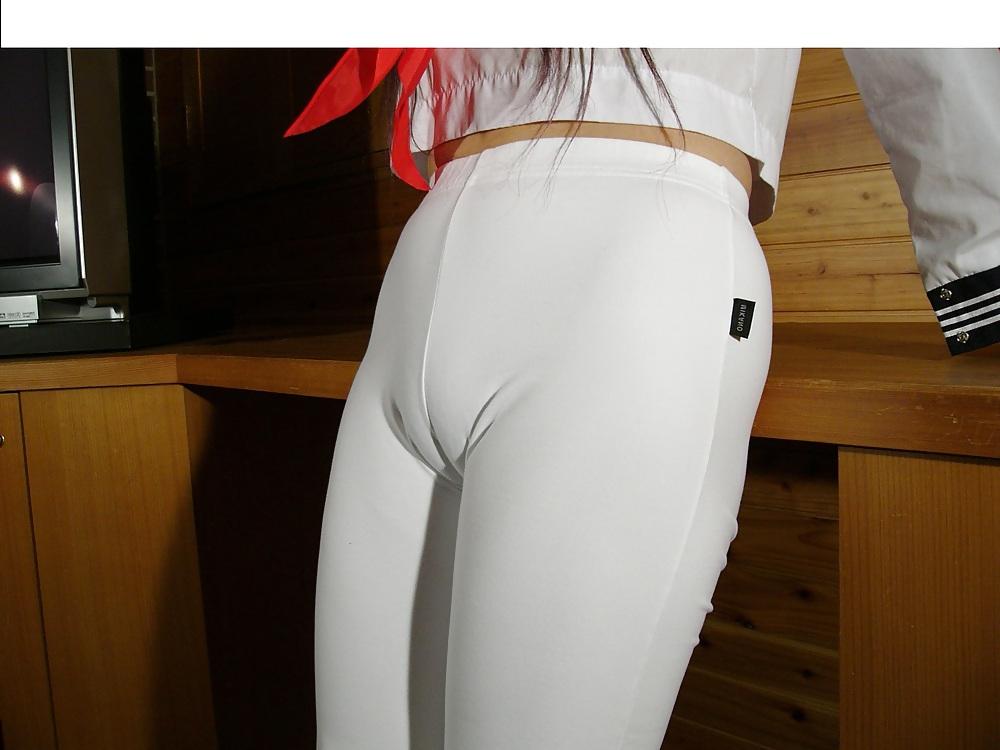 20P Asian teen in tights toe and mound