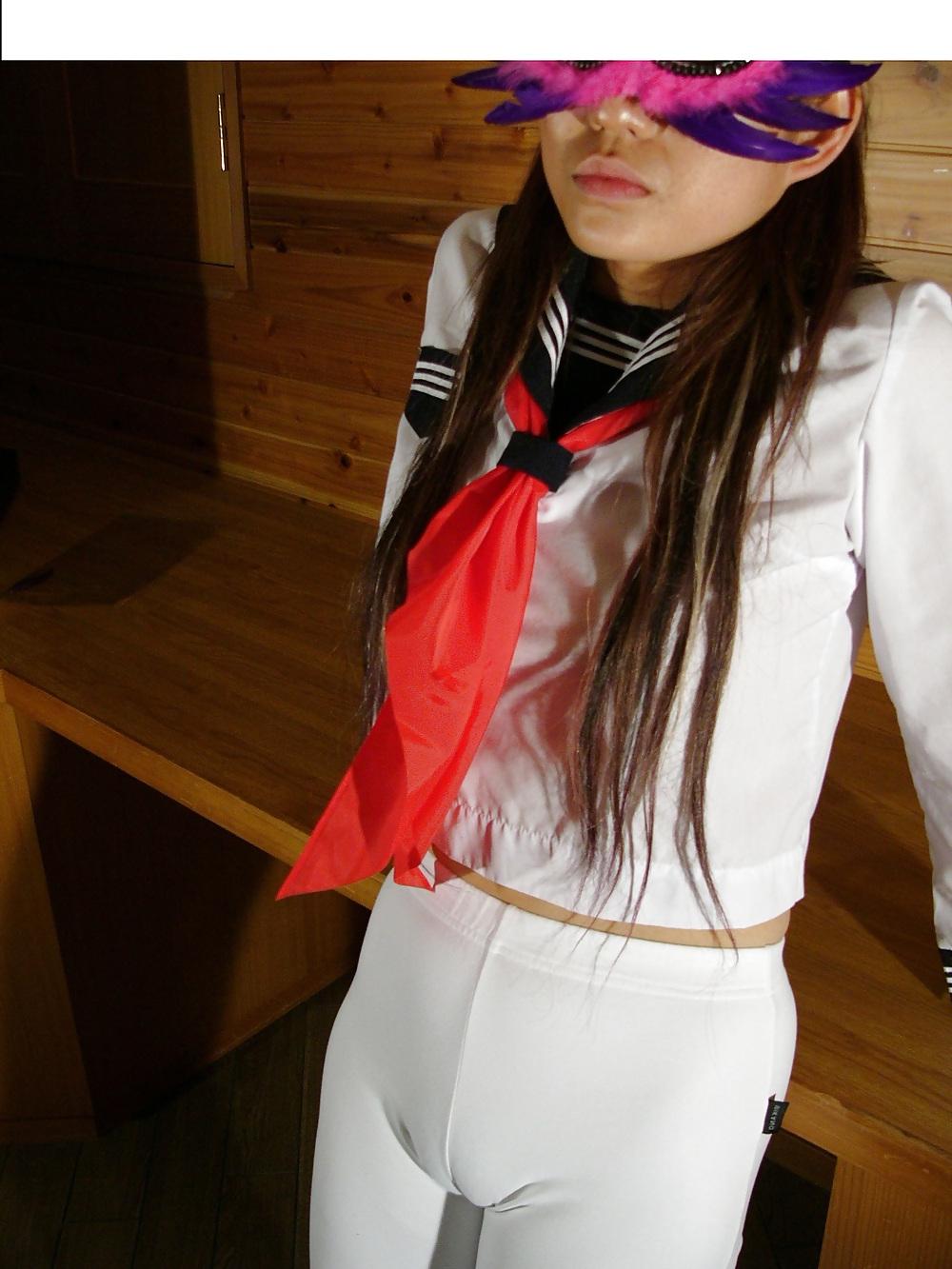 20P Asian teen in tights toe and mound