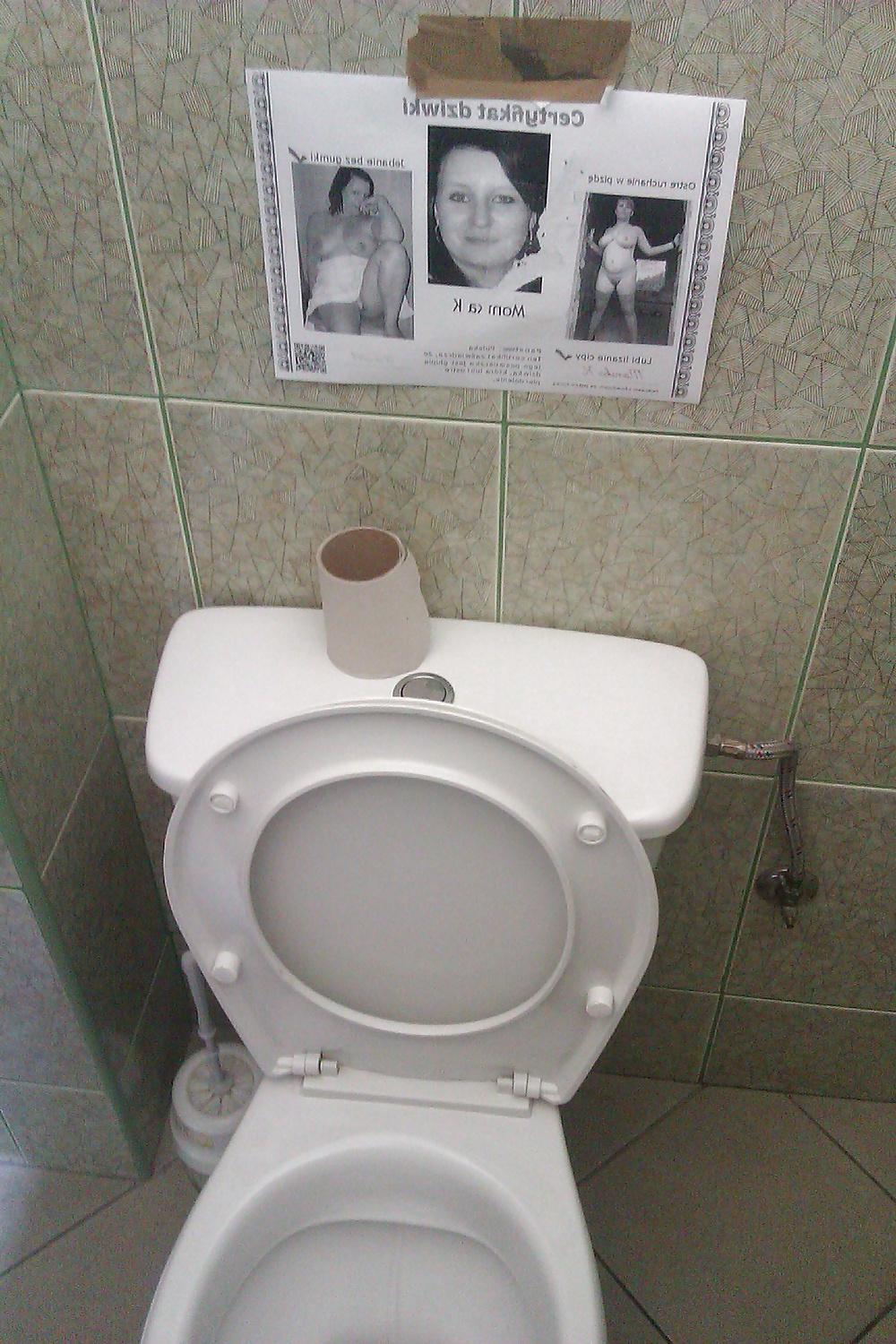 10P Sluts exposed at public wc