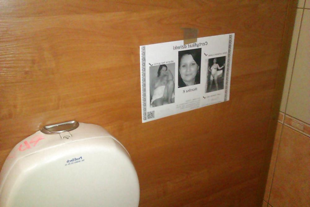 10P Sluts exposed at public wc