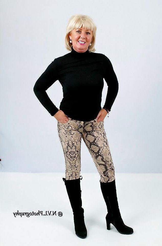 25P CLASSY GRANNY LOVES DIRTY POSING