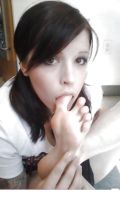 23P The cutest teens and their feet