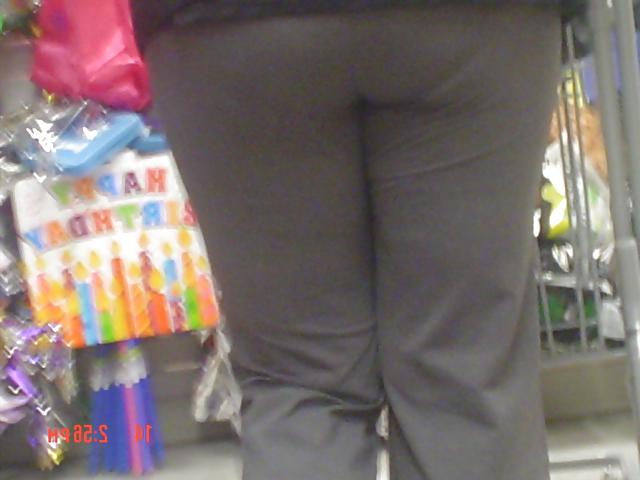 25P Bumbs in public