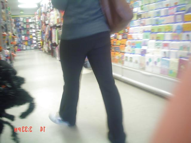 25P Bumbs in public