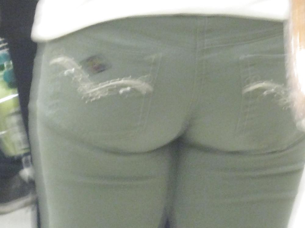25P Bumbs in public