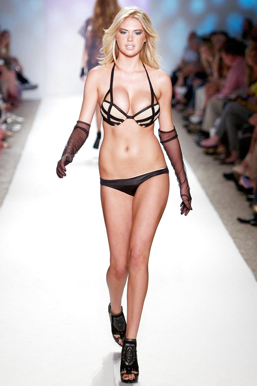 11P Kate Upton Cleavage on the Catwalk