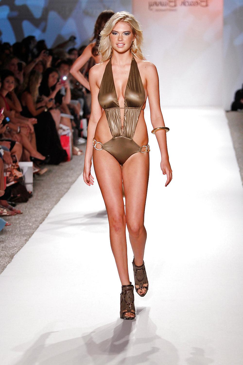 11P Kate Upton Cleavage on the Catwalk