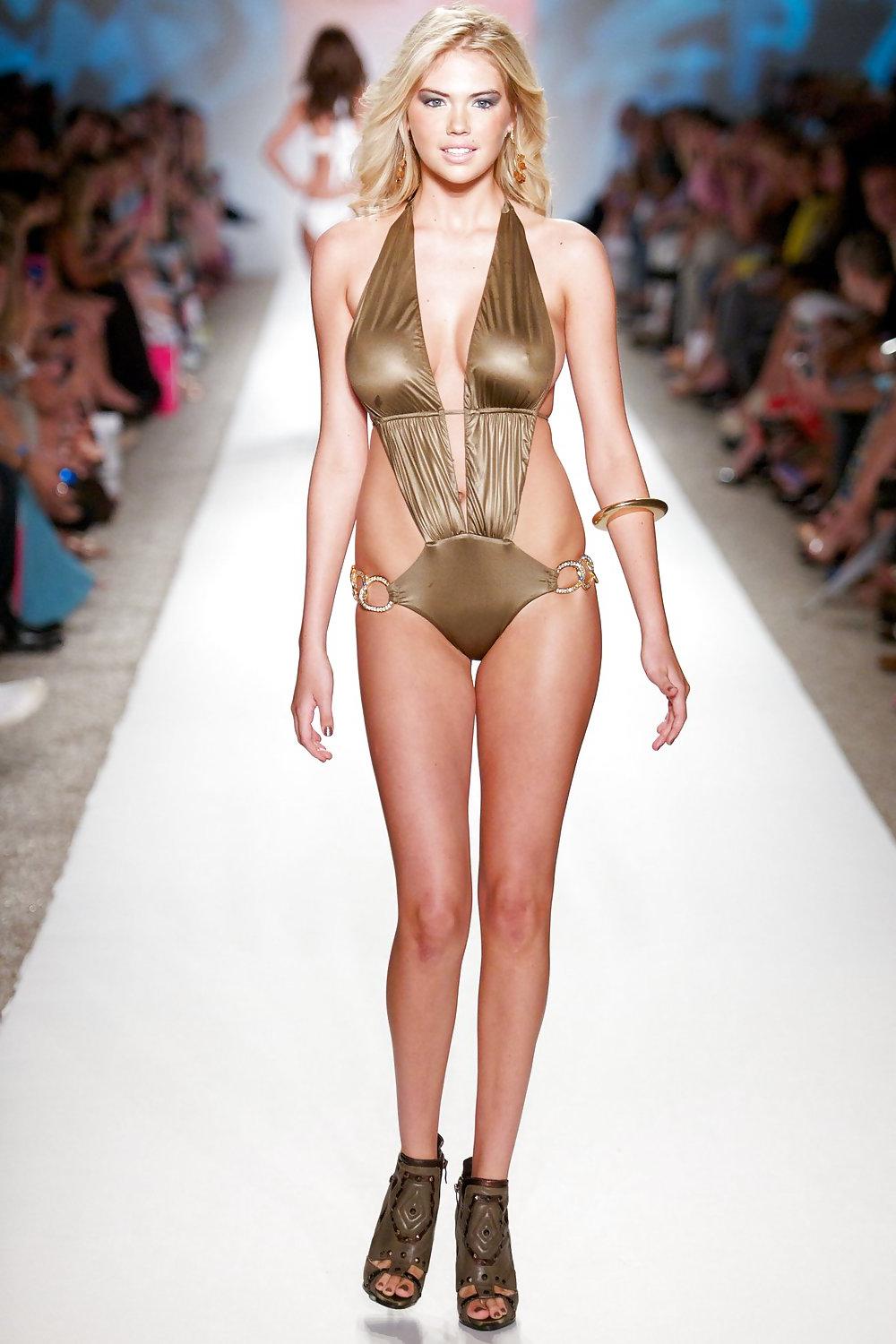 11P Kate Upton Cleavage on the Catwalk