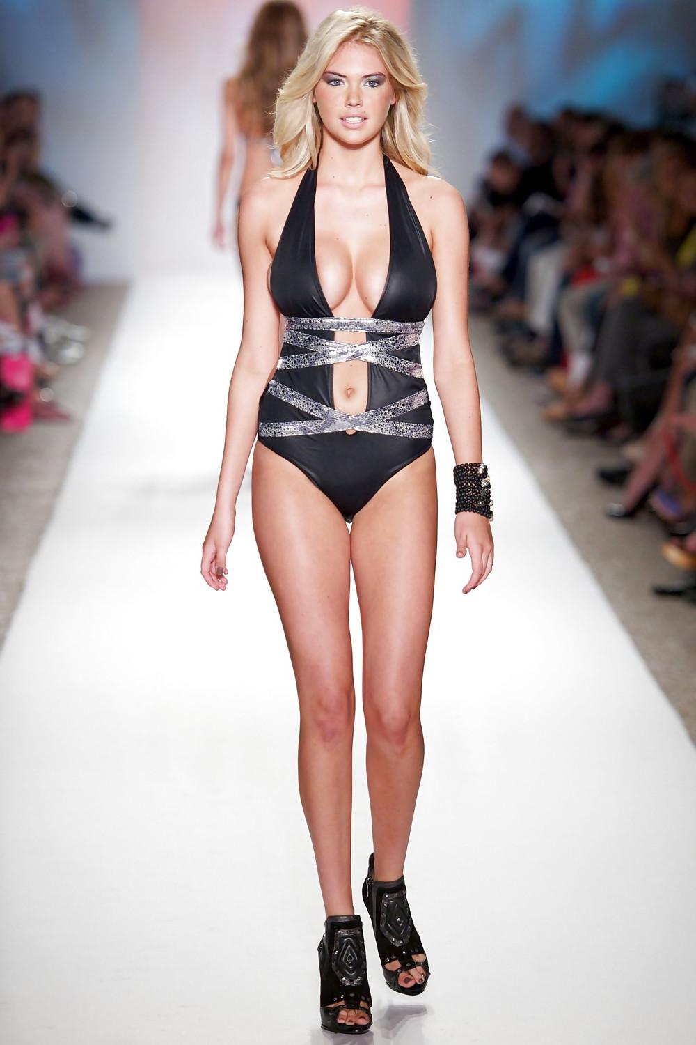 11P Kate Upton Cleavage on the Catwalk