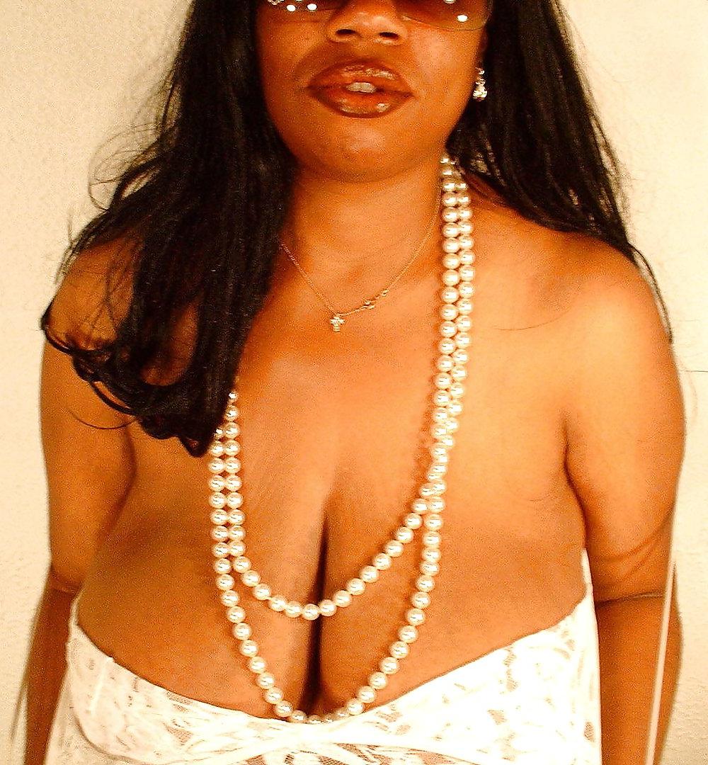 25P BIG BLACK TITTIES!