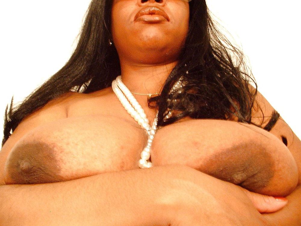 25P BIG BLACK TITTIES!