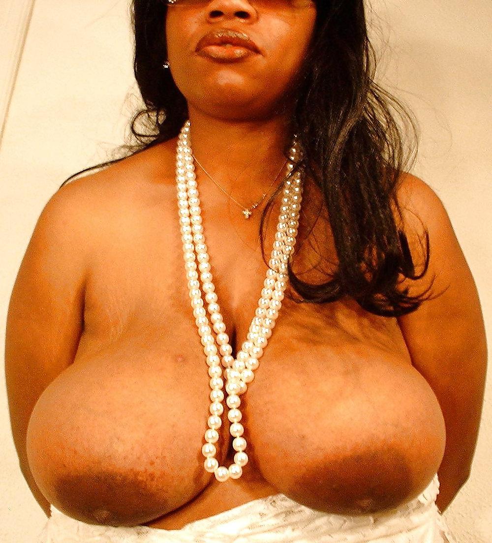 25P BIG BLACK TITTIES!