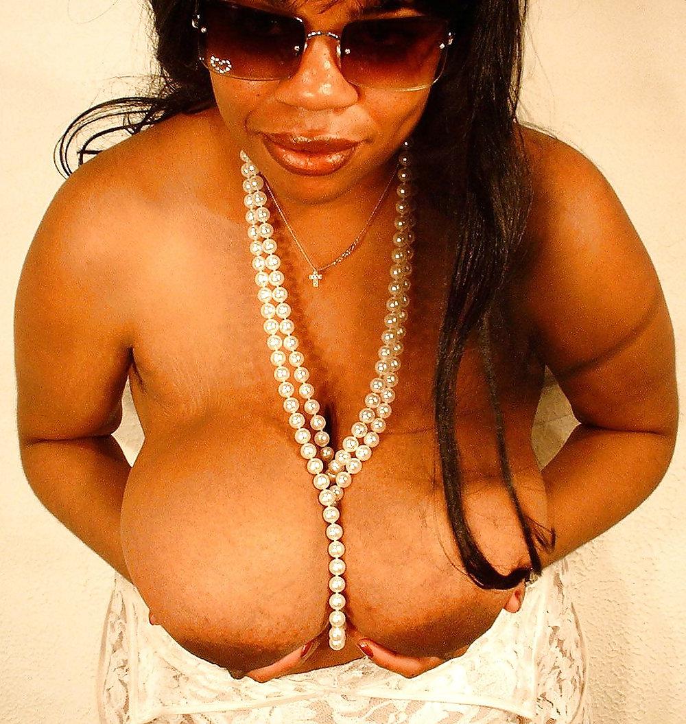 25P BIG BLACK TITTIES!