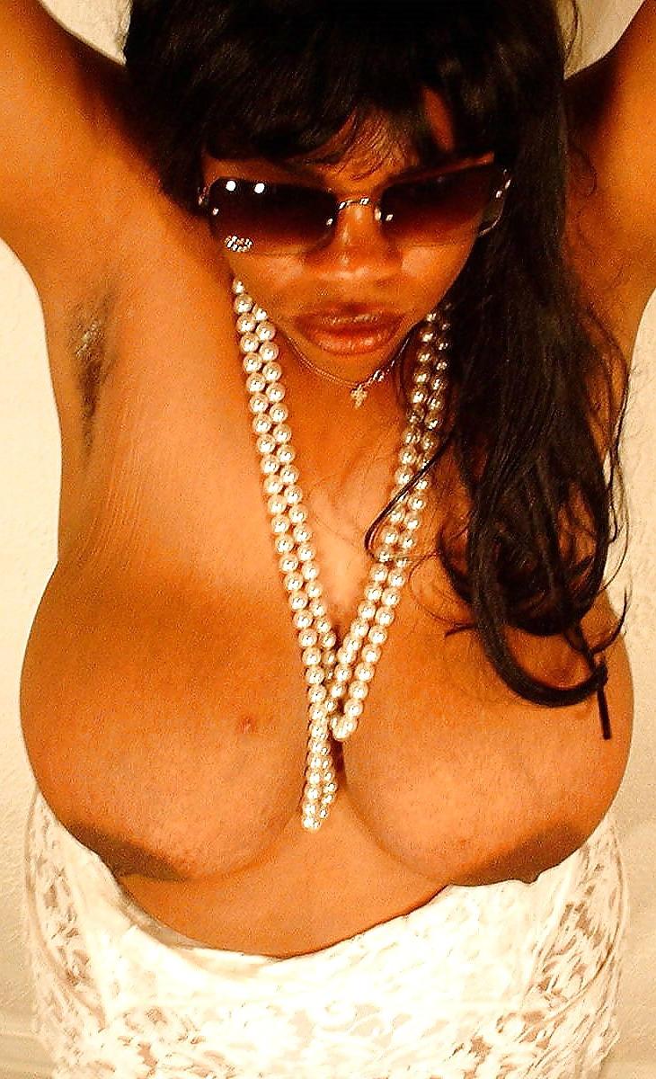 25P BIG BLACK TITTIES!