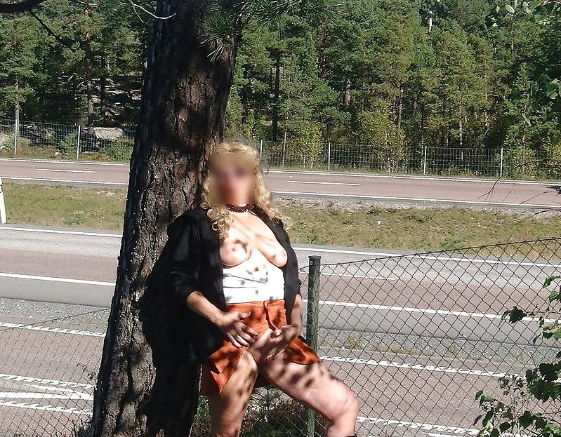 4P Naked in public