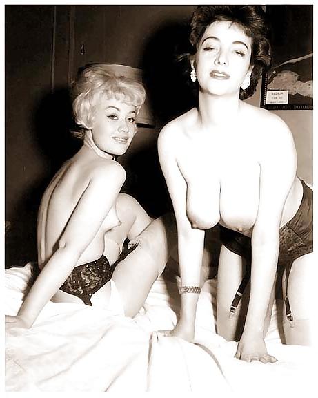 10P Retro Tits 02