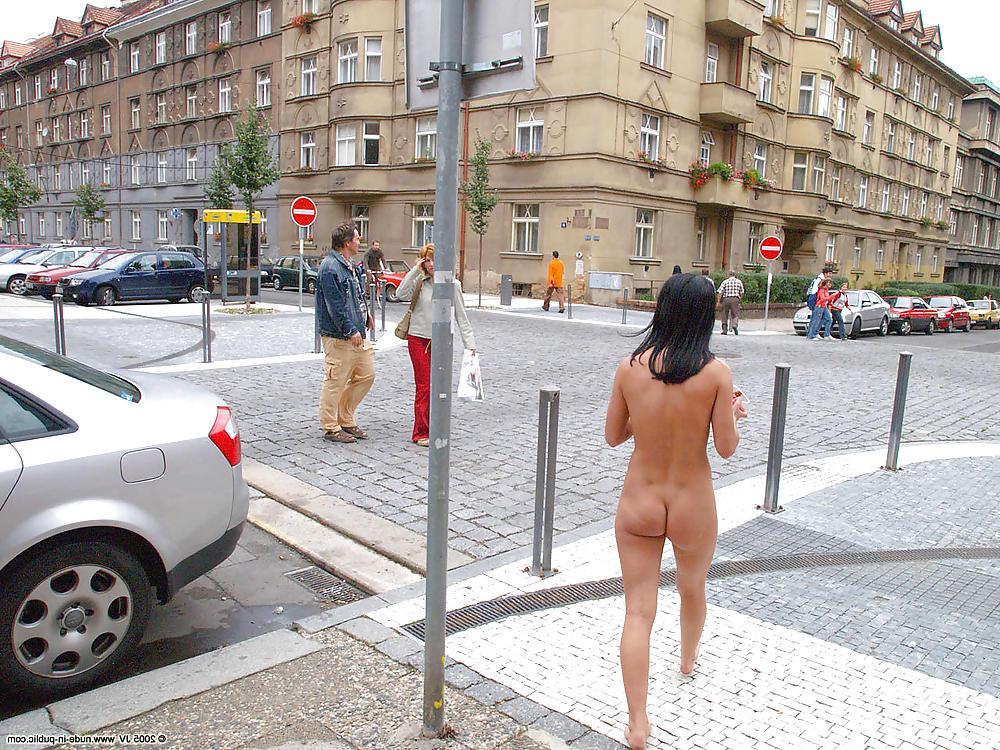 25P Public Nude Girls 11