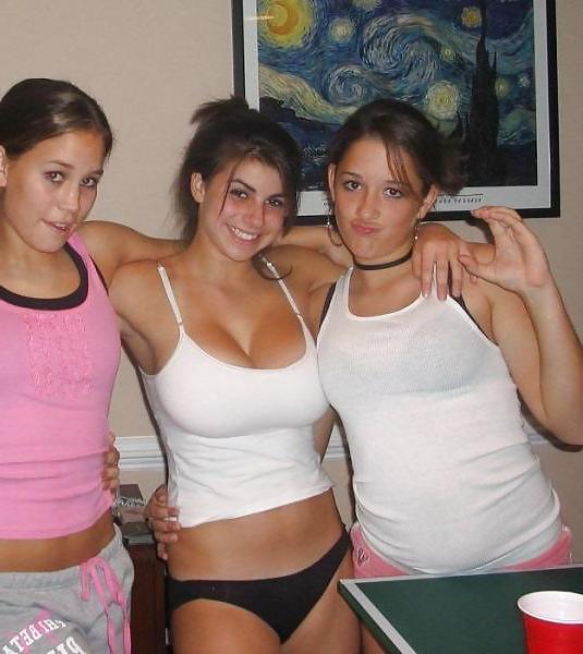 25P Huge tits cleavage