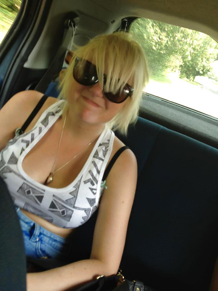 25P Huge tits cleavage