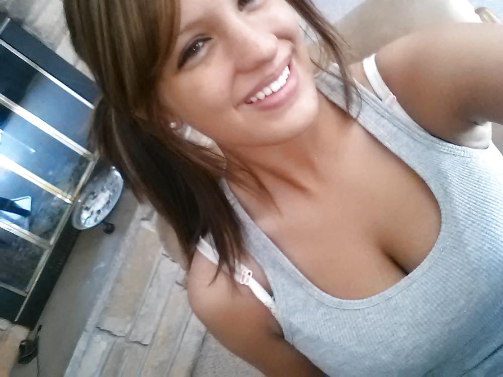 25P Huge tits cleavage