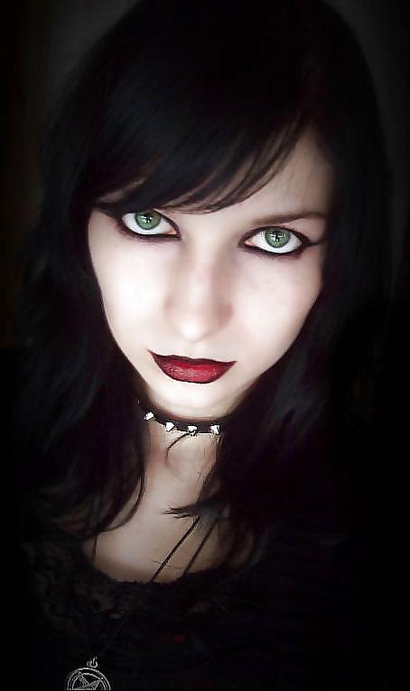 25P Gothic beauties 01