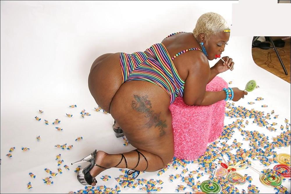 21P BBW MATURE BLACK MODEL WITH HUGE ASS