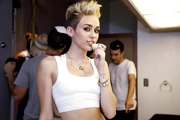 23P I capezzoli di Miley