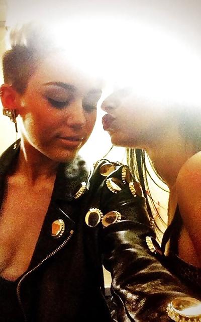 23P I capezzoli di Miley